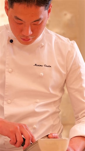 At the restaurant L'Abysse Monte-Carlo, our pastry chef enhances the flavors of barley and offers you a crispy gavotte organ, barley ice cream and malt caramel. to discover the whole menu : http://spr.ly/6180NI7l6 | Hôtel Hermitage Monte-Carlo