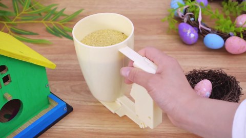 4 Pack Birds Seed Scoop Birds Seed Dispenser Bird Food Funnel Quick Release for Easy Bird Feeder Filling