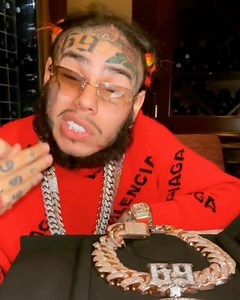 BLAKE WEBBER on Instagram: "DAMN LOK AT HOW #SPINY AND #SHINY THIS #CHAIN IS FORSUR!!! 😱😱😱 TAG SOMON WHO LOVS SPINY AND SHINY!!! 💎💎💎👏👏👏"