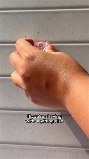 Say goodbye to peach fuzz and itchy stubble! Get an ultra-close shave and dolphin-smooth skin with the ✨award-winning✨ Billie razor. | Billie