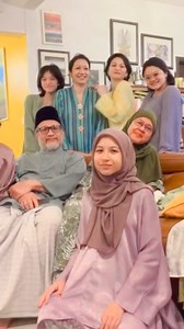 Pelakon hebat yang juga tenaga pengajar dalam bidang seni, Puan Fatimah Abu Bakar akui dalam mendidik anak-anak banyak cabarannya apatah lagi pada masa kini. Seorang ibu yang kini sudah bergelar nenek juga sentiasa berdoa anak-anak serta wanita di luar sana dilindungi Allah. Malah selalu pesan pada cucu cucu jika ada masalah janganlah dipendam! Luahkan dan kongsi pada keluarga. Malah jika ada kawan-kawan punya masalah juga kongsikan agar boleh berkongsi nasihat. #mwambiltahu #mingguanwanita #ana