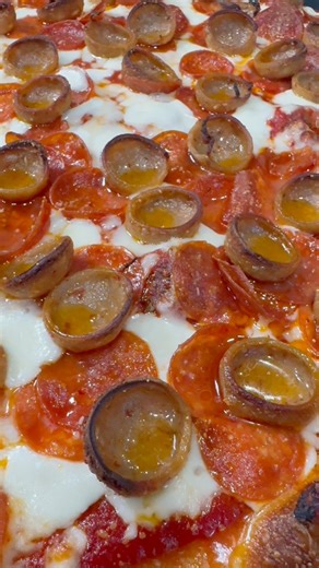 Cupping sausage could be the best pizza topping out there right now. And it goes perfectly with cupping pepperoni! Sound up for Crunchy Sounds!! #Sausage #pizza #pepperoni #sicilianpizza | Jimmyhank Pizza