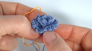 Super Quick and Easy crochet flower hair clips that make beautiful hair accessories for Girls of all ages. #crochethairclip #crochethairaccessories #elenarugalstudio #crochetflower | Crochet Elenarugalstudio
