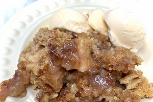 Crockpot Apple Crisp with Cake Mix Recipe