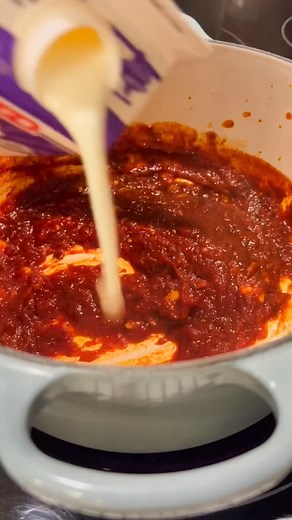 Spicy vodka rigatoni 🍝 #pasta #pastatiktok #easyrecipe | Calamitykyle