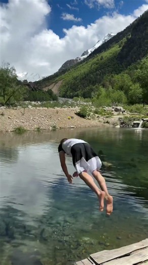Umar and Khabib Nurmagomedov going for a swim 🥶 🇷🇺 🏔️