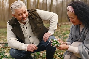 Dating Women Over 50: The Ultimate Guide