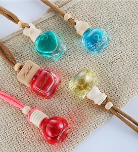 [Hot Item] 8ml Empty Hanging Freshener Bottle Car Diffuser Bottles Wooden Cap Glass Car Perfume Bottle