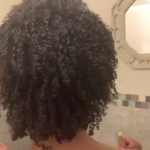 “I was inspired to post this picture after I saw @obiaewah & @kinkycurlymary posts/stories last week flashing their beautiful, bouncy and full of life curls!! 💚 . I achieved the same results on my type 4 hair utilizing the following products from @obianaturals: 🍃Coconut Shea Shampoo Bar 🍃Babassu Detangling Conditioner 🍃Babassu Deep Conditioner 🍃Curl Moisture Cream 🍃Curl Enhancing Custard . . . 💚💚In this image my hair was completed dry💚💚” . . 📸: @curly_lui #repost . . . #washandgo #sup