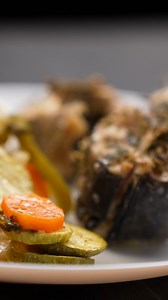 Découvrez notre recette emblématique de filets de merlan en papillote et ses légumes au four pour le plein de vitamines. #FemmesDuMaroc #magazine #WeeklyRecipe #morocco | Femmes du Maroc