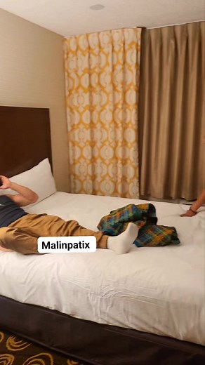 SU CORTE DE MI COMADRE ESTA EN MI CAMA #foryou #humor #fyp #Tiktok #vegetarian #zara #corte | Malin Patix