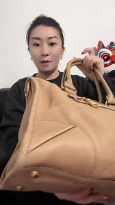 二手 Prada Leather 2way Bag $6000 Size : 37cm x 24cm x 15cm | Hei Sui Worldwide Limited