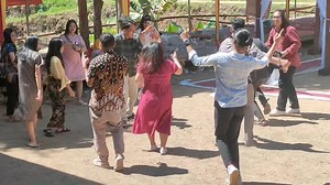 35K views · 692 reactions | Goyang kiri kanan | Adheline | Facebook