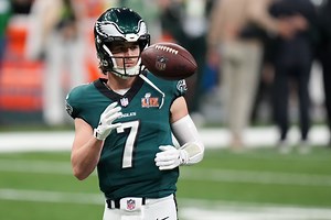 Kenny Pickett's wife Amy Paternoster sends 3-word message as Steelers star sets sights on QB1 role