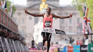 Marathon de Londres. Revivez le record du monde de Sabastian Sawe, passé sous la barre mythique des deux heures