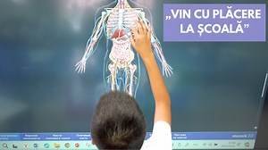 🤓Din 2023, liceul „Mihail Guboglo” din orașul Ceadîr-Lunga face parte din proiectul Clasa Viitorului. 🕹Profesorii și elevii pot alege dintr-o multitudine de tehnologii și echipamente digitale. Seturile de robotică, imprimantele 3D, dronele, laboratoarele digitale, ochelarii VR sunt unele din tehnologiile utilizate în timpul orelor de studiu. 🤖Elevii au în liceu o imprimantă 3D, la care anul acesta au printat cupele pentru cea mai isteață clasă din liceu. În instituție activează și un club de 