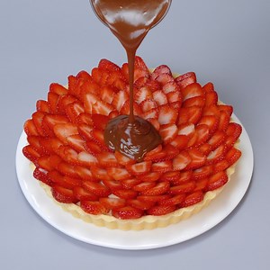 Strawberry tart cake | Transform Cakes