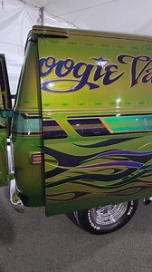 #boogievan #vintagevan #customvan #1975chevy #chevyvan #theboogievan #vancrush #shesabeauty @the_boogie_van | The Boogie Van
