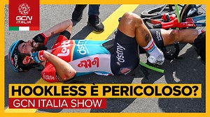Il sistema #hookless andrebbe bandito nelle #corse su #strada? | GCN Italia Show 270 In queste ultime settimane, dopo la #caduta di #DeGendt che ha causato danni allo #pneumatico e al #cerchio con gomma stallonata e inserto rotto, si è scatenata la discussione intorno alla sicurezza dei #cerchi hookless. La ruota con cerchio hookless è pericolosa? #gcnitalia #ciclismo #sport | GCN Italia