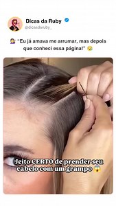 😱 O grampo sempre fica aparecendo quando você prende o cabelo? Seus problemas acabaram! ✨ Aprenda o jeito certo de prender aquela mechinha lateral para um acabamento limpo, profissional e que dura o dia todo. É um truque simples que faz TODA a diferença no visual! 💬 Salva essa dica para nunca mais errar nesse penteado clássico! E já marca uma amiga que precisa ver isso 😜 ✨ Siga @dicasdaruby_ para mais dicas como essa! Créditos: zibaava.beauty | Dicas da Ruby - Maquiagem e beleza