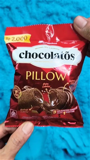 Berburu Snack Chocolatos Pillow di dalam Pasir 🍫⛱️🍫 #mysterysand #bekal #cokelat #jajan #makanan