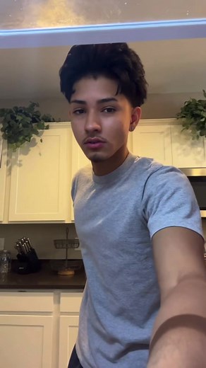 Alan: El Rey del Rizz y Musculatura en México