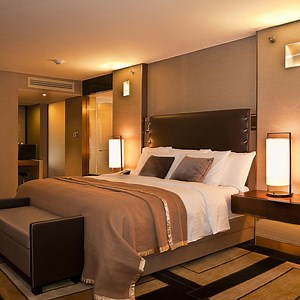 [Hot Item] Luxury Solid Wood Bedroom Furniture Hotel Models