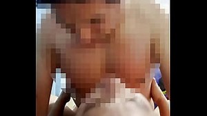 Madura gime como loca y me pide que le bese el cuello (parte 1)