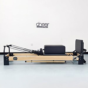 [Hot Item] Eco-Friendly Maple Grain Pilates Reformer for Superior Performance