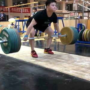 Chinese weightlifting women's training #highpull #snatchbalance #hangsnatch #clean #jerk #deadlift #speed #strength #technique #training #weighlifting 😀💪🔥🔥 🎥 @qquan_yyuan | Wolfpack weightlifting