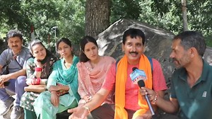 Meet Bhajan Singer Manmohan Who Arrives Machail For Darshan | The Bold Voice