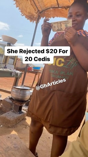 Right Or Wrong ? : Woman Rejects 20 Dollar Note For 20 Cedis 🤔 ____ #gharticles | Gh Articles