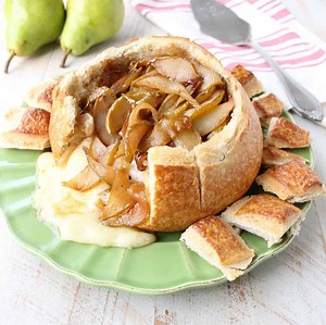 Baked Brie Bread Bowl Recipe with Caramelized Pears