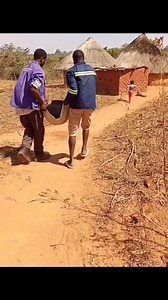 #happypeople #letsdance #ndau #culture #weekndvibes #chipinge #Zimbabwe #proudlyafrican #viral Rinomwiwe kuri nyamashi kwenyuyo? Uneno riri paMwapinda apo paDziya kwai rinobaanaka pheya 😁🏃 | MaSiziva MuNdau Tv