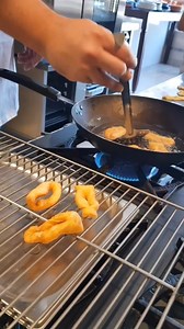 Curso de Panificação Artesanal Básica, matrículas abertas. Aumente sua renda através da panificação! O que você aprende neste curso: Tipos de fermentação biológicas, técnicas de cocção, 26 tipos de pães variados entre, sanduíches, pães recheados, pães doces, baguetes, pizzas e roscas. TURMAS COM MATRÍCULAS ABERTA: 📅 MANHÃ - Início do curso previsto: 06 de Julho de 2023 Dia da semana e horário: Toda 5ª Feira das 9h às 12h30 📱Matrículas, cronograma de aulas e informações no WhatsApp: (17) 98204-