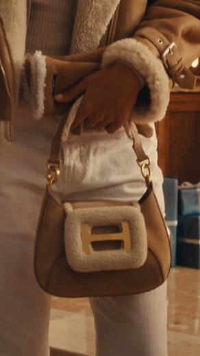 Where is the wandering #XMAS package going to end up next? #HOGAN #XMAS Discover more at HOGAN.COM | Hogan