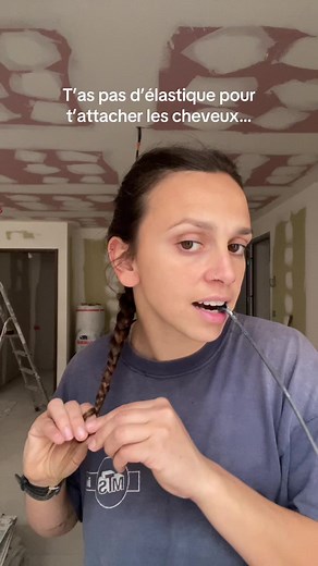 Que faire sans élastique pour attacher ses cheveux sur un chantier
