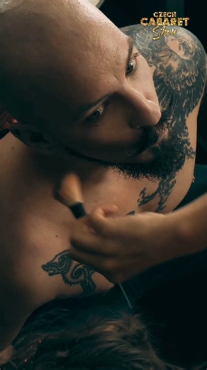 💃✨ CZECH CABARET SHOW – když se noc rozzáří barvami, světly a vášní! ✨💃 Paříž má svůj Moulin Rouge, Amerika Cirque du Soleil – a Praha? Ta má Czech Cabaret Show! 🎭 Unikátní spojení kabaretu, divadla, burlesky, cirkusu i muzikálu vás vtáhne do světa elegance, humoru a svůdné energie. 👠 Na jevišti: showgirls, zpěváci, tanečníci, akrobaté i špičkoví performeři. 💫 Bohaté kostýmy, dechberoucí choreografie a vizuální efekty, které vám vyrazí dech. Nechte se unést do doby, kdy se umění spojovalo s