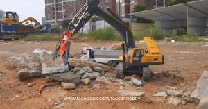 JDM-106 shears with the EC360 hydraulic excavator , the shears are so strong, they can easily break through hard concrete 😎 #JDModel #rcmodel #JDM #rcconstruction #rcexcavator #hydraulic | JDModel RC construction truck