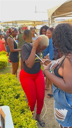 This was pure love inside Keke Fest as Ghanaian comedian @comedianwaris shows pure love to actress @fellamakafui | Owen Gh