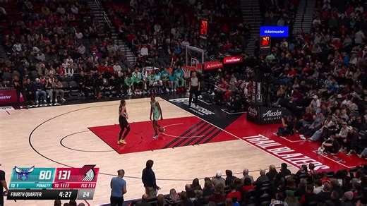 Nick Smith Jr. with an easy dunk off the turnover