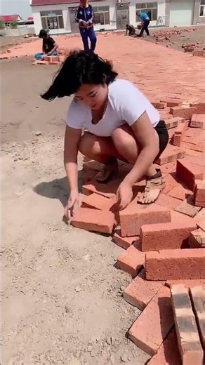 Permeable red brick pavement paving process