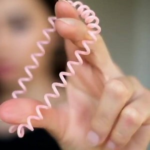 Do you already know the anti-stress effect of our invisibobble®?  Photo: @sunkissedblush_blog | invisibobble | Facebook