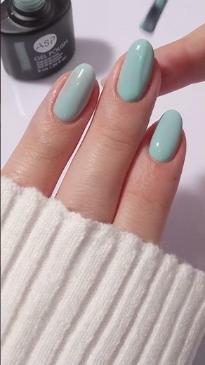This Tiffany Blue Shade Is Made for Spring 💅