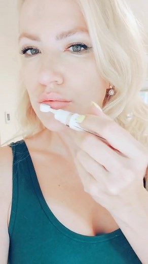 Dropping hints during date night — but first, let me plump these lips 💙👄😂 . . . . #Beauty #mesolyft #mesolyftlips #plumplips #beautymemes #weekend #datenight | MesoLyft micro-needling skincare