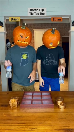 Halloween bottle flip tic tac toe!🎃😂#halloween #halloweencostume #bottleflip #tictactoe #familyfun #familygamenight | FlashSnap