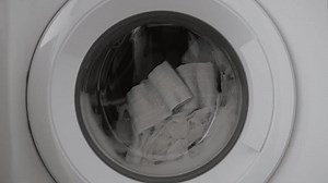 Limpieza de la lavandería con lavadora: video de stock (totalmente libre de regalías) 1104320513 | Shutterstock