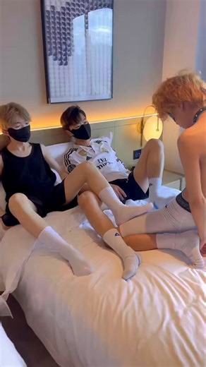 RT @Amigo00ss: 🎬 A老师的第62部视频上线咯！⭐ 联名 Amigo × 迅猛龙 × 范德尔 ⭐🍑@Amigo00ssss @xiaoyu_s06 🍆 @bjzyydx9988 @St9Xr 带上私奴去找男高爸爸和体育生爹玩小狗被爸爸们粗口耳…