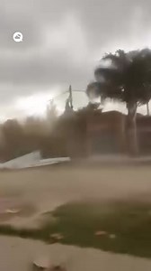 📱Viral! An impressive storm leaves hurricane-force wind gusts in #BuenosAires, Argentina. 🎥 #SevereWeather | Meteored
