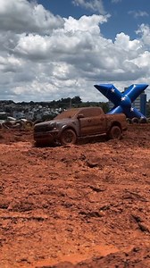 Mudding 🎥: @lukasgobbi21 #mudding #rangerraptor #mudpit #4x4 #rutas #offroad #fordraptor #offroading #ruta | raptor.world